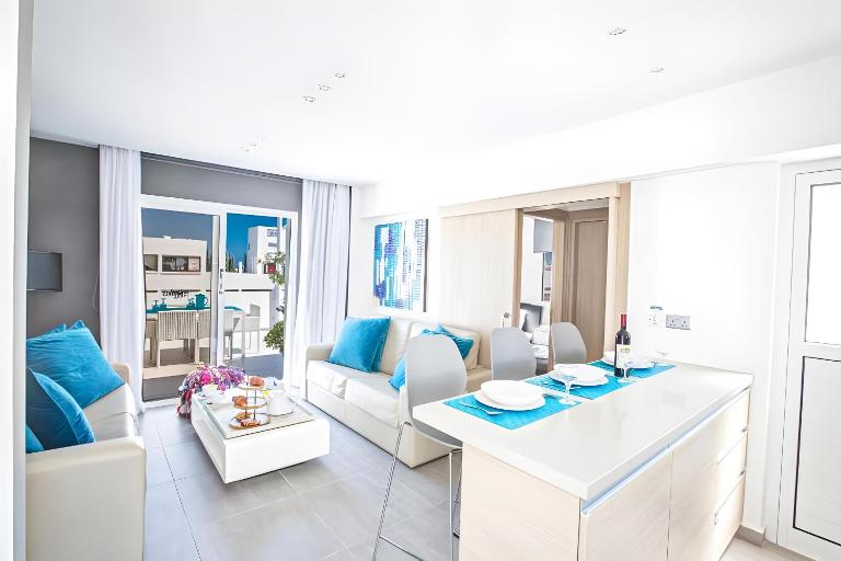 Evas Apartment - Chambres d'hôtes Protaras