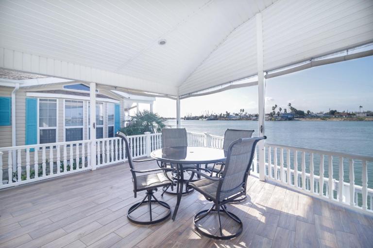 See Dolphins From Your Private Deck with This Beautiful Property! - B&B Port Isabel