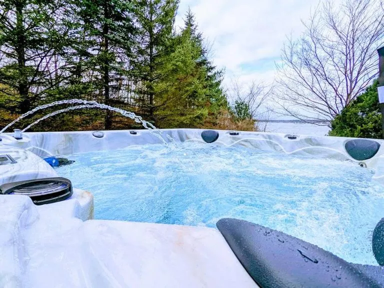 Artemis Lakehouse - Hot Tub, Lakefront & Racetrack - Ferienwohnung Saratoga Springs