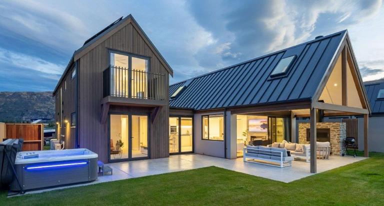 Miharo Wanaka Retreat | Spa, BBQ & Mountain Views - B&B Wanaka
