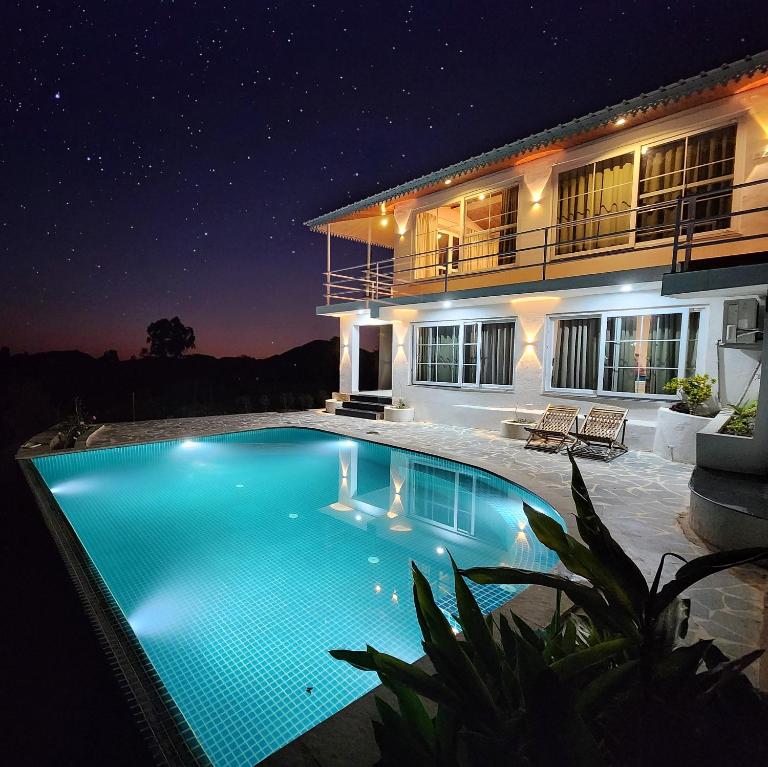 The Riverside Estate - 3Bedroom Private Pool Villa in Udaipur - Bed and Breakfast Udaipur