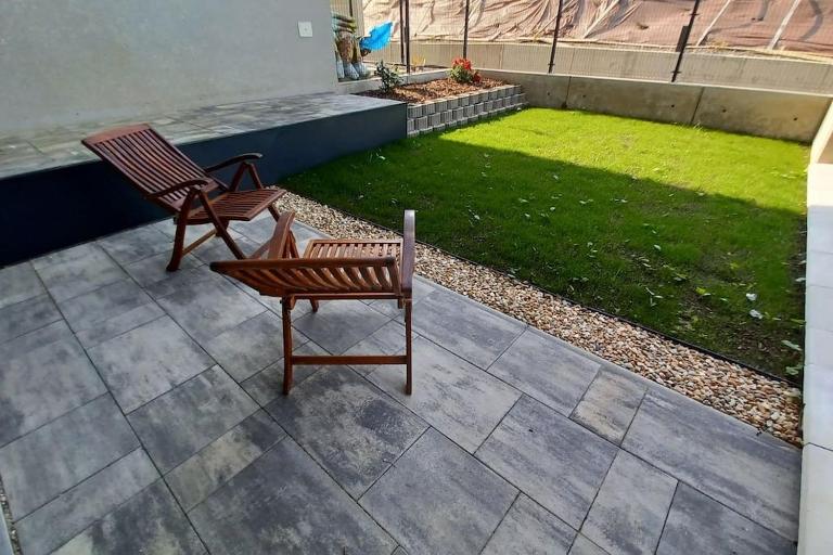 Florian Garden Apartment with private parking - Chambres d'hôtes Košice