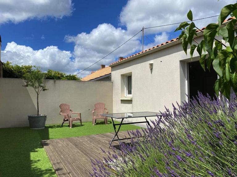 Séjour au cœur de Jard-sur-Mer : Maison avec terrasse et garage près de la plage ! - FR-1-336-125 - B&B Jard-sur-Mer