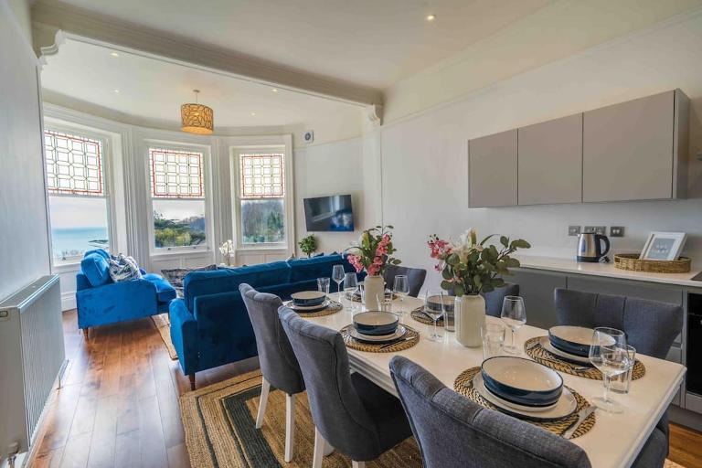 Beautiful Beach side Apartment - B&B Torquay