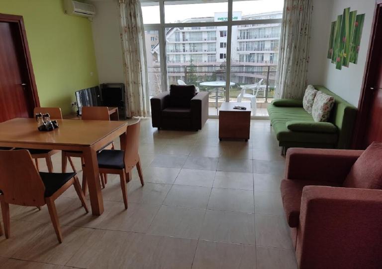 Debbies 2 bed apart with pool and garden views - B&B Sunny Beach