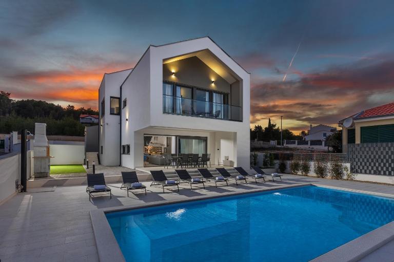 Villa Pine - Ferienwohnung Pridraga