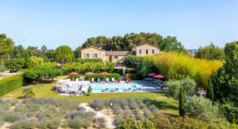 La Cour des sens, domaine d'hôtes- Spa piscine chauffée - B&B Lagnes