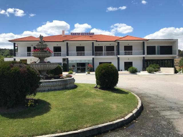 Restaurante Residencial Pizzaria S. Estevão - Chambres d'hôtes Aguiar da Beira