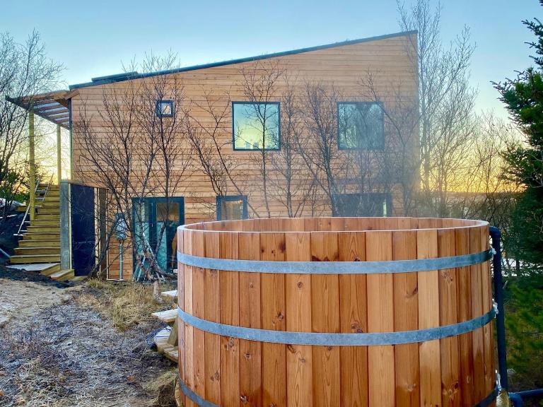 The Oak house - Designers private Northern lights geothermal Villa - Bed and Breakfast Mosfellsbær