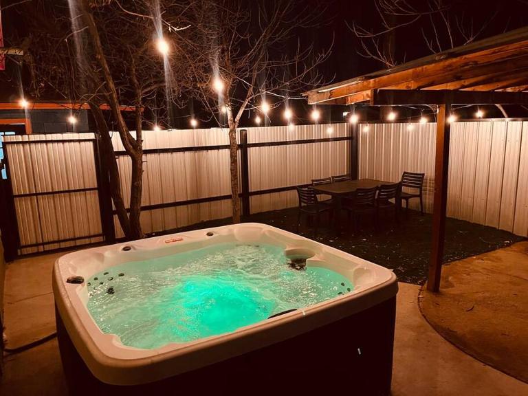 Prickly Pear at Cactus Flower-Private HOT TUB-Pet Friendly-No Pet Fees! - B&B Albuquerque
