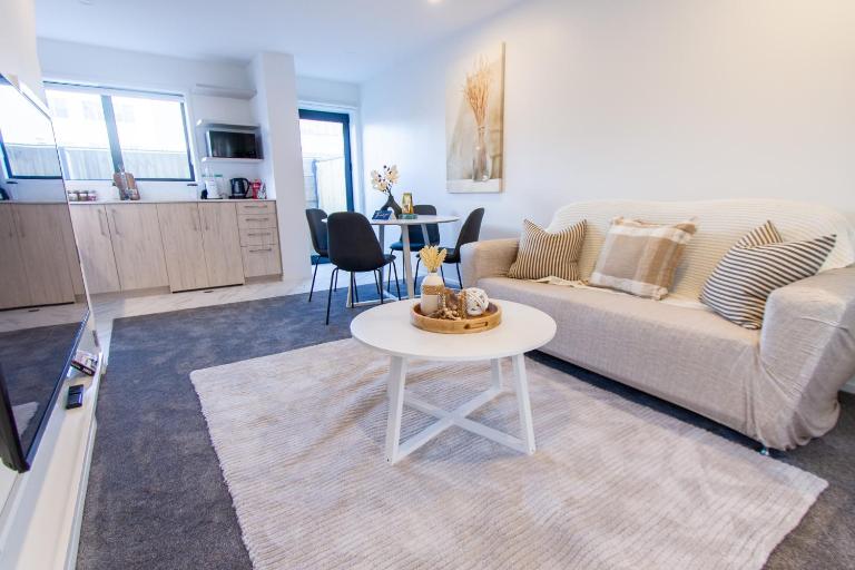 Stylish 2-Bedroom Haven Next to Hagley Park - B&B Christchurch