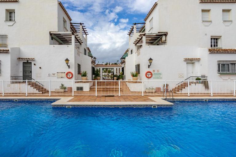 La Duquesa apt with pool by Costarentals - Ref M8 - B&B Manilva