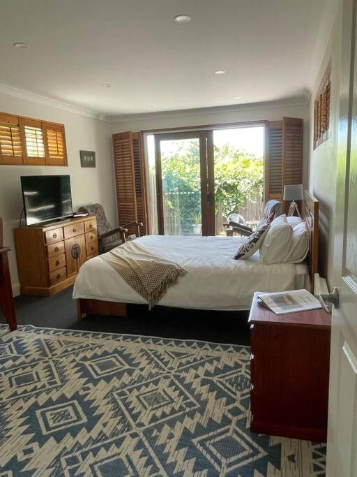 Violet Cottage in the City - B&B Hobart
