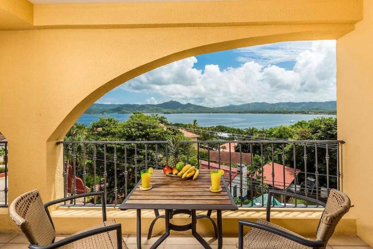 Newly remodeled unit in Flamingo with sweeping ocean views from big terrace - B&B Playa Flamingo