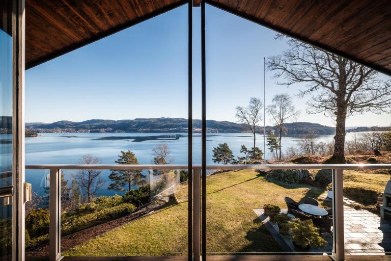 Villa Arboretet - Seaside villa with private pool & infrared sauna in the heart of Arboretet, Bergen - B&B Bergen