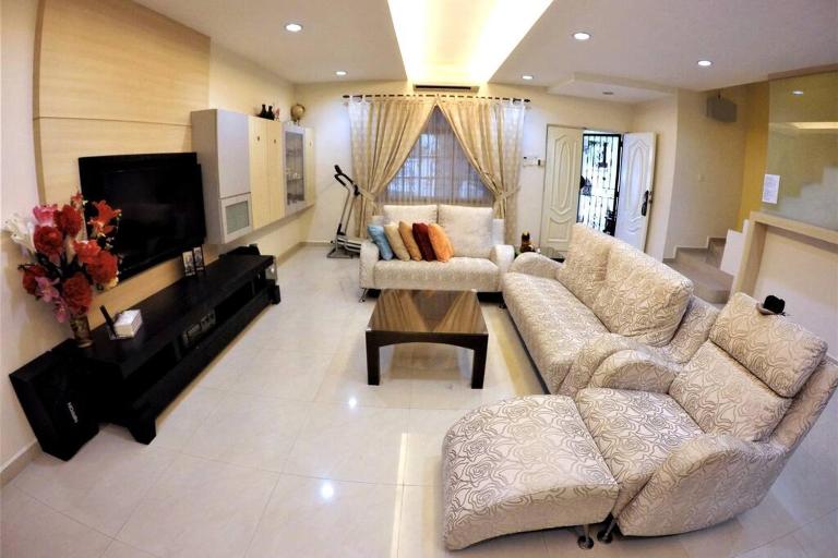 GoldMary 10pax@TebrauCity/Aeon/Toppen/ikea/JB - B&B Johor Bahru