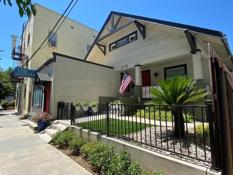 Family Laundry & Spa - B&B Sacramento