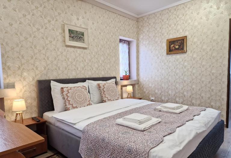 Laroka House Arty and Cosy studio Universitate Center - Bed and Breakfast Boekarest
