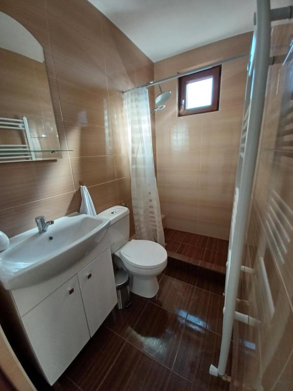 Pensiune lângă Mănăstirea Izbuc - B&B Călugări