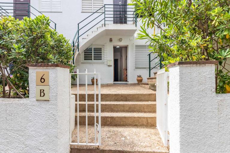 Carboneras 59 – Bonito apartamento con terraza - Chambres d'hôtes Llançà