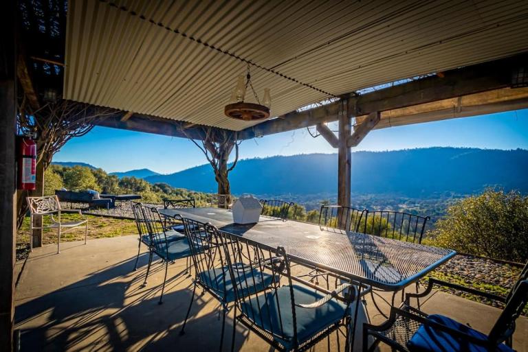 Fairy Tale 13-acre Sunset Villa at Windy Gap Valley near Yosemite - Chambres d'hôtes Ahwahnee
