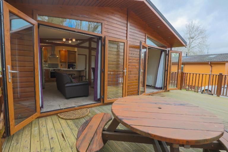Devon Comfort Lodge with Hot Tub - Spa Resort in Devon - Chambres d'hôtes Chudleigh