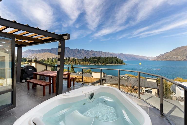 Beacon Lakeside Luxury 908 - 3 Bedroom - B&B Queenstown