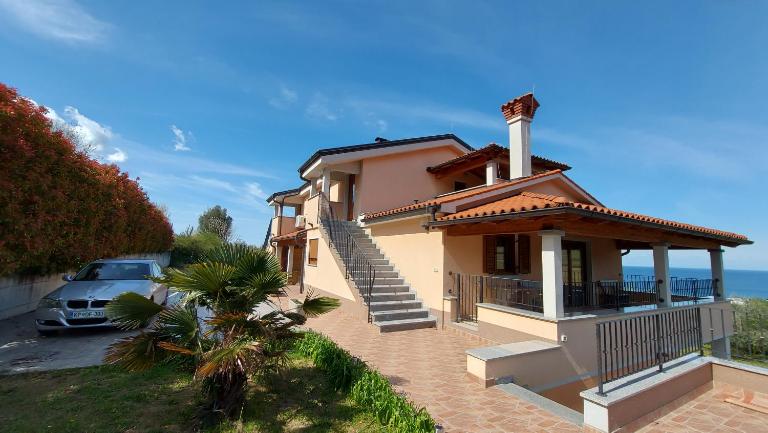 WineHouse with Seaview Gregoric - Ferienwohnung Izola