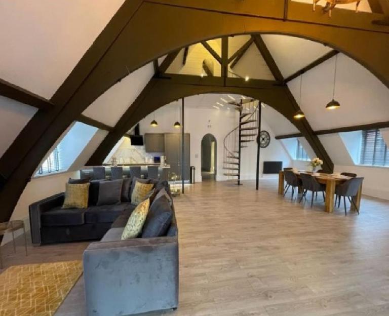 Central Luxurious Stylish Church Conversion - Bed and Breakfast Blackpool