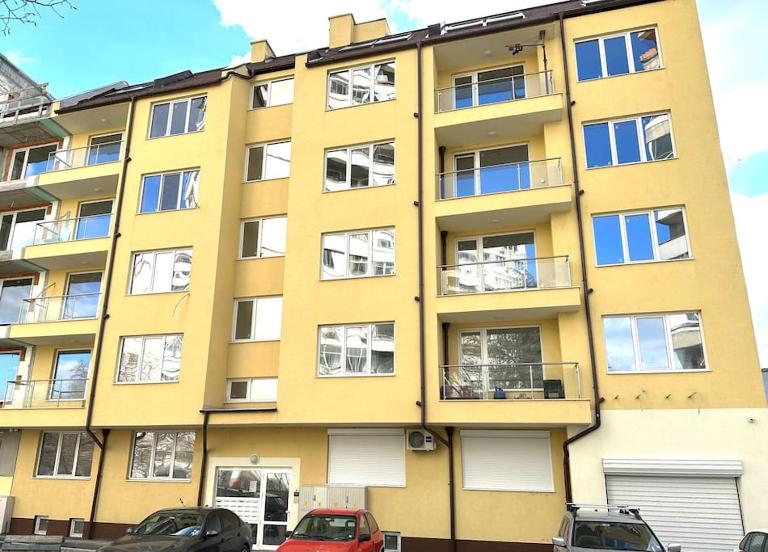 Green Park Apartment - Brand New Studio! - B&B Rousse