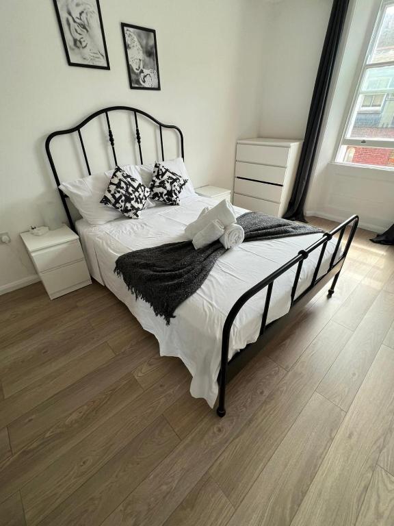 Fully equipped 2 bed flat on Old Compton St! - B&B London
