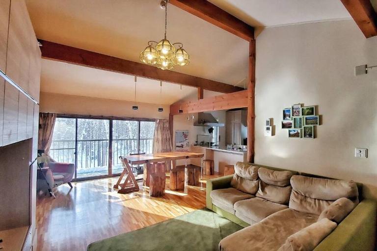 『一軒丸々貸切』徒歩5分圏内カフェ 自然を満喫 Modern Ski Chalet +WiFi & 5min walk to cafes. - Bed and Breakfast Nagano