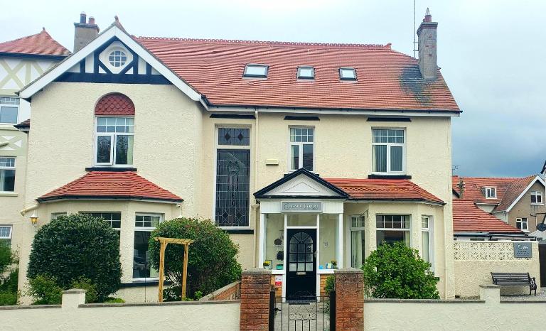 Cleave Court Guest House - Bed and Breakfast Llandudno