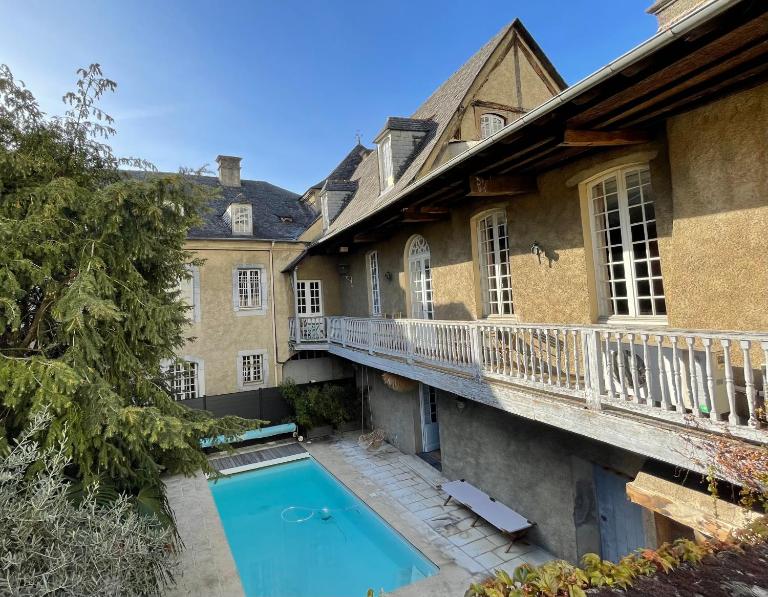 La Maison aux murs anciens et ses chambres - Bed and Breakfast Tarbes
