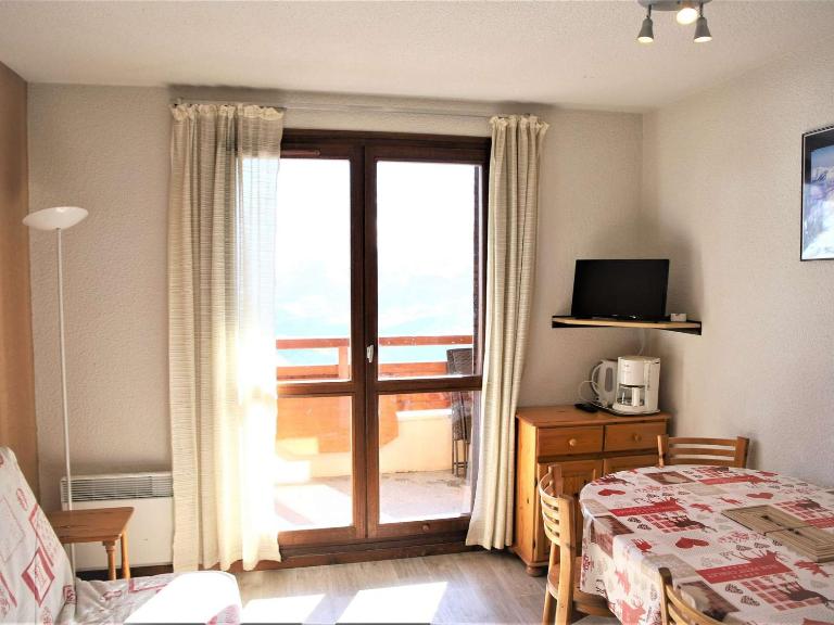 Appartement cosy 2 pièces cabine, 4 pers, à 400m des pistes, parking inclus - FR-1-297-58 - Chambres d'hôtes Auris