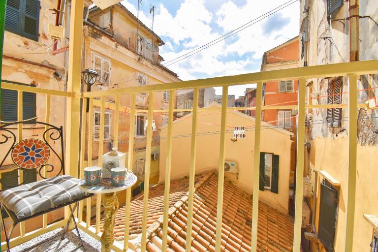 Venetian Well Gallery apartment in Corfu Old Town - Ferienwohnung Karyófyto