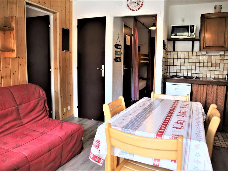 Appartement lumineux 2 pièces cabine, balcon, au pied des pistes - 4 couchages - Auris en Oisans - FR-1-297-75 - Chambres d'hôtes Auris