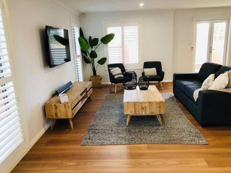 Riverside Urban Apartment - B&B Wog Wog