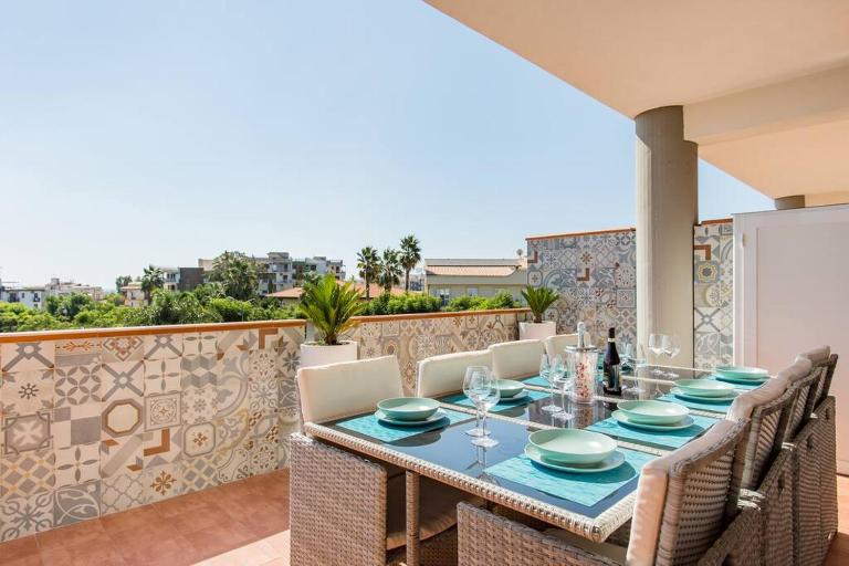 NAXOS GLAMOUR APARTMENT with terrace, parking and Etna View - Chambres d'hôtes Giardini-Naxos