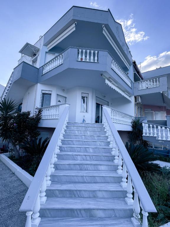 Coastline Apartment - Ferienwohnung Néa Péramos
