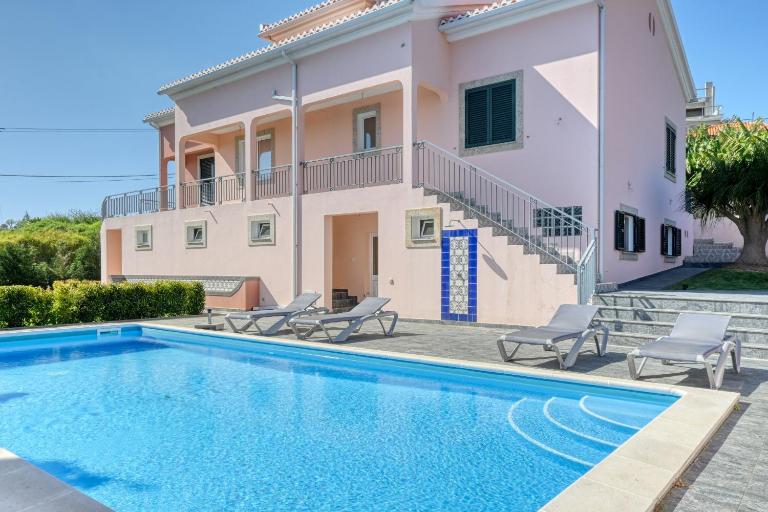 Villa Mendonça, a Home in Madeira - Bed and Breakfast Canhas