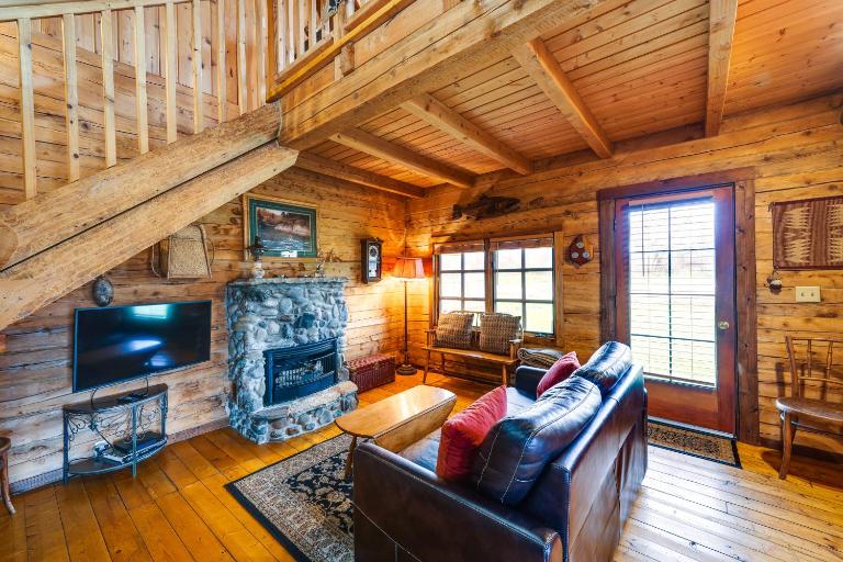 Private Hot Tub: 'Blue Sky Cabin' in Sequim - B&B Sequim