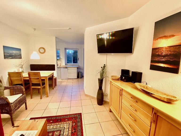 Schöne 3-Zi-Wohnung mit "in-door-pool", "Gym" und "Spielraum" und frisch renoviertem Bad an der Promenade direkt am Scharbeutzer Strand - Ferienwohnung Scharbeutz