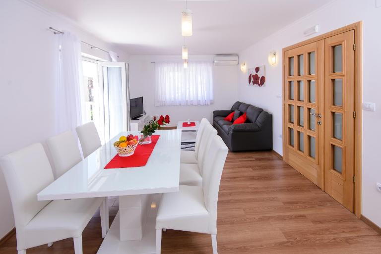 Apartment Violeta 1 with private terrace - B&B Dubrovnik