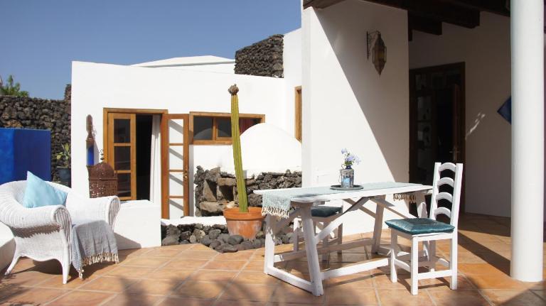 Stylish house in a real Finca with private garden - B&B Uga
