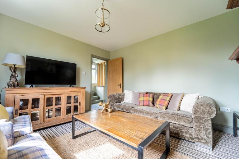 3-Bedroom Cottage with Parking Sleeps 6 - Ferienwohnung Harlow
