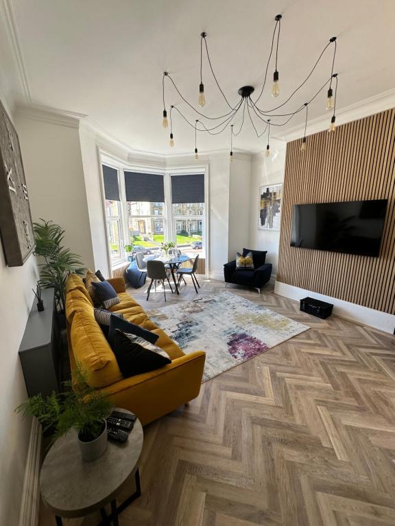No 3 ,luxury 2 bed 1st floor apartment with free parking,Lytham St Annes - Ferienwohnung Saint Annes on the Sea