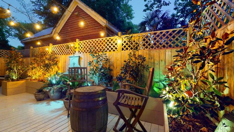 Historic 2BR with Private Patio - King bed - Fast WiFi near Downtown - Bed and Breakfast Wilmington