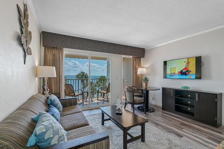 Wake up to Ocean Views from your private balcony - B&B Tampa