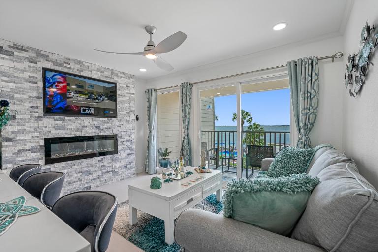 Welcome to Sea Forever Balcony with ocean views! - B&B Tampa